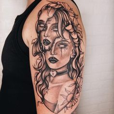 Gemini Demon Tattoo, Lady Sleeve Tattoo, Half And Half Face Tattoo, Deer Gemini Tattoo, Gemini Half Sleeve Tattoo, Tattoos Of Goddesses, Medusa Gemini Tattoo, Scorpio Lady Tattoo, Gemini Tattoo Thigh