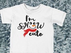 I'm Snow cute is the perfect toddler or youth shirt for your little one this Christmas! Sizes 2t, 3t, 4t, youthxsmall, youth small, youth med, youth large Shirts typically run true to size  Colors available white, green and blue Available in long and short sleeves FREE SHIPPING For more cute and stylish Christmas shirts check out CreativeBByChristina.patternbyetsy.com Christmas Shirts For Kids, Youth Shirt, Snowman Christmas, Cute Snowman, Holidays With Kids, Gender Neutral Baby, Kids Christmas, Baby Bodysuit, Christmas Shirts