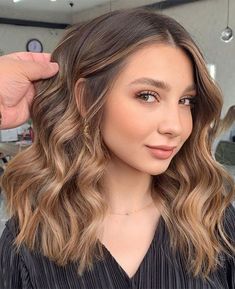 Honey Hair Color, Brunette Hair With Highlights, Brown Hair Balayage, Honey Hair, Light Hair Color, Brown Blonde Hair, Hair Color Balayage, Hair Inspiration Color, Hair Inspo Color