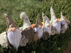 several gnomes are lined up in the grass