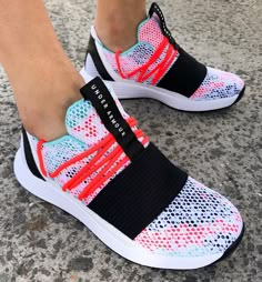 Slingback Chanel, Tennis Shoes Outfit, Estilo Fitness, Lace Shoes, Pilates Reformer, Gym Shoes, Comfortable Sneakers, If The Shoe Fits, Crazy Shoes