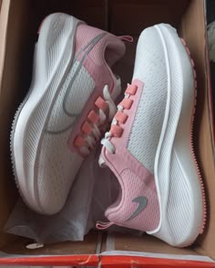 Cute Running Shoes, Marvel Shoes, Dance Style Outfits, Mode Ulzzang, Pretty Sneakers, Sportswear Outfits, Basket Sport, Womens Golf Fashion