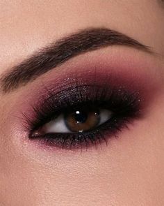 Wedding Makeup For Burgundy Dress, Red Riding Hood Eye Makeup, Burgundy Makeup Aesthetic, Simple Red And Black Eyeshadow Looks, Cranberry Smokey Eye, Vampire Eyeshadow Looks, Red Formal Makeup, Soft Burgundy Eye Makeup, Smoky Red Eye Makeup