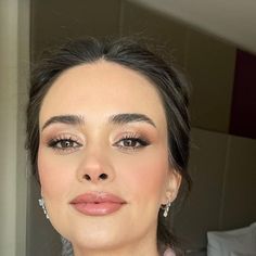 SERHAT ŞEN on Instagram: "Hande 💘 #BabyShower Makeup 🤟🏻" Berry Wedding Makeup, Outside Wedding Makeup, Makeup Guest Wedding, Natural French Makeup, Bridal Makeup For Brown Eyes Natural, Hooded Eye Makeup Wedding, Makeup Ideas Wedding Guest, Wedding Makeup For Pale Skin, Bridal Makeup With Red Lips