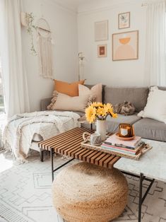 My bohemian cozy livingroom with grey sectional and white walls Boho Mid Century Modern Living Room, White Kitchen Makeover, Grey Boho, Chicago Apartment, Living Room Styles, Modern Mexican, Mid Century Modern Living Room, Farmhouse Boho