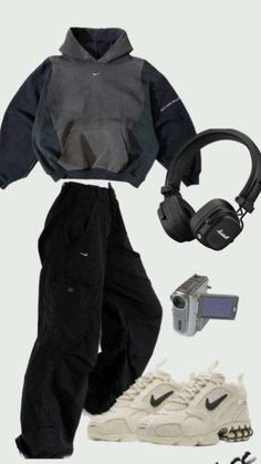 Streetwear With Headphones, Black Hoodie Fits Men, Outfits With Headphones Men, Marshall’s Headphones, Headphones Over Hoodie, Headphones Aesthetic Men, Marshall Headphones Outfit, Headphone Fits, Outfit With Headphones