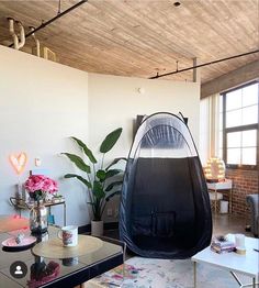 Spray Tanning Salon Decor, Spray Tan Set Up At Home, Luxury Spray Tan, At Home Spray Tan Business, Spray Tanning Content, Spray Tan Salon Ideas, Spray Tanning Room