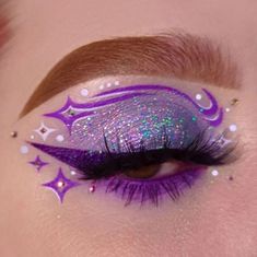 Purple Creative Makeup, Maximalist Makeup Looks, Firework Makeup, Bisexual Makeup, Cool Eye Makeup, Спонж Beauty Blender, Crazy Eye Makeup, Purple Eyeshadow Looks