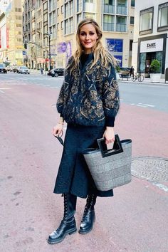 Palermo Outfit, Olivia Palermo Winter, Olivia Palermo Outfit, Olivia Palermo Lookbook, Celebrity Style Icons, Black Lace Up Boots, Olivia Palermo Style, Olivia Palermo