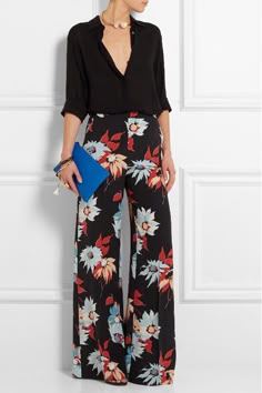 Black Floral Pants Outfit, Palazzo Outfit, Floral Pants Outfit, Gucci Ring, Printed Pants Outfits, Half Sleeve Shirt, Wide Leg Pants Outfit, Silk Wide Leg Pants, Wide Leg Pants Outfits