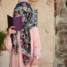 Style College, Silk Headscarf, Hijab Chic, Muslimah Fashion Outfits, Hijabi Girl, Hijabi Fashion