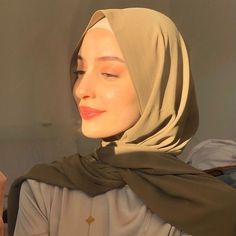 Braid Power: Effortless Hairstyles with Braided Headbands - Peinados con diadema trenzada Hijab Style Tutorial, Hijab Aesthetic, Hijabi Aesthetic, Glamour Dress, Classy Photography, Best Of Both Worlds