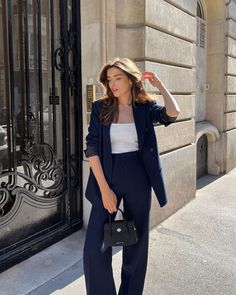 Office Wear Women Work Outfits Classy, Heloise Guillet, Young Professional Fashion, Pantsuit Outfit, Formal Smart Casual, Rich Women Lifestyle, High Waisted Dress, Elegant Classy Outfits, Style Désinvolte Chic