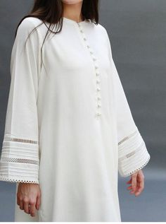 White Kurti Designs, Plain Dress Designs Pakistani, White Georgette Kurti, White Pakistani Suit, Simple Dress Casual, Lace Dress Design, Latest Dress Design, Neck Designs For Suits