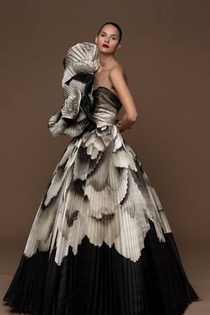 Avant Garde Fashion Couture, Isabel Sanchis, Fashion Gowns, Gala Dresses, Fantasy Dress, Couture Gowns, Fancy Outfits, Pleated Dress, Couture Fashion