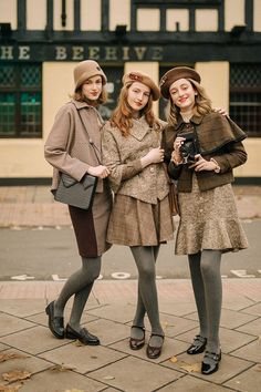 Below The Knee Dresses, Stylish Winter Outfits, Vintage Inspired Fashion, Retro Vintage Style, Look Vintage, 가을 패션, Everyday Dresses