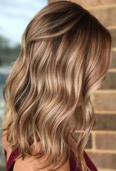 Honey Hair Color Ideas, Blond Highlights, Platinum Hair Color, Hair Color Blonde Highlights, Honey Hair Color, Chestnut Hair Color, Honey Hair, Front Hair Styles, Medium Hairstyles