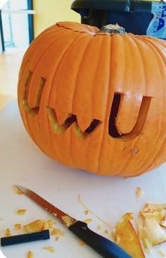 Uwu Pumpkin Carving, Cute Pumpkin Carving Easy, Easy Pumpkin Ideas Carving, Uwu Pumpkin, Easy Cute Pumpkin Carving, Pumpkin Carving Ideas Easy Cute, Cute Easy Pumpkin Carving, Pumpkin Ideas Scary, Pumpkin Carving Inspo