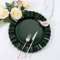 13inch Round Hunter Emerald Green Acrylic Plastic Charger Plates With Gold Brushed Wavy Green Charger Plates, Charger Plates Wedding, Wedding Dinnerware, Black Charger, Thanksgiving Dinner Table, Green Table, Acrylic Plastic, Charger Plates, Holiday Dinner