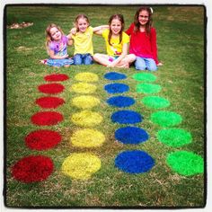 yard twister Lawn Twister, Outdoor Twister, Summer Party Hacks, Giant Yard Games, Backyard Games Kids, Outdoor Wedding Games, Lawn Games Wedding, Diy Yard Games, Outdoor Party Games