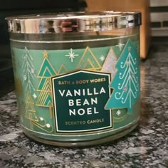 Never Burned, Vanilla Bean Noel Candle Mahogany Teakwood Candle, Bath Body Works Vanilla, Peppermint Sugar Cookies, Vanilla Bean Noel, Christmas Birthday Ideas, Holiday Scented Candles, Mint Essential Oil, Bath & Body Works, Candle Obsession