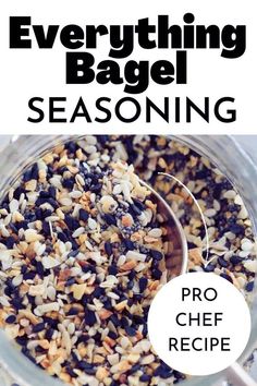 everything bagel seasoning recipe in a glass bowl