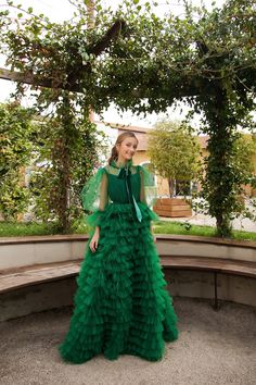 Abschlussball- oder Abendkleid für unvergessliche Momente! Wir freuen uns, Sie in unserem Atelier begrüßen zu dürfen! Wir präsentieren Ihnen wunderschöne Kleider für jeden festlichen Anlass oder für Fotosessions. In unseren Kleidern wird das Fotoshooting unvergesslich. Und die Fotos werden Sie den Rest Ihres Lebens erfreuen. Alle Kleider in unserem Shop werden nach Ihren individuellen Maßen angefertigt. Es wird persönlich von unserer Näherin auf professionellem und modernem Equipment genäht. Wir Sheer Tulle Dress, Most Expensive Dress, Uk Shopping, Festive Dress, Expensive Dresses, Tulle Dresses, Prom Dress Evening, Exclusive Dress, Dress Evening