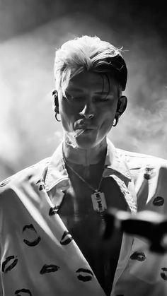 Mgk Aesthetic Wallpaper, Mgk Aesthetic, Mgk Pictures, Mgk Black N White, Mgk Lonely Road, Mgk And Whiskey, Mens Haircuts, Mens Haircuts Fade