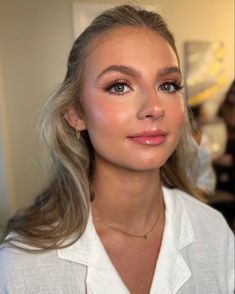 CLEAN GIRL MAKEUP INSPO #bridal #makeup #ideas Bridesmaid Inspo Makeup, Makeup Looks For Blondes Green Eyes, Makeup On Blondes Blue Eyes, Bridesmaid Makeup No Lashes, Simple Glam Bridesmaid Makeup, Natural Glowy Eye Makeup, Natural Makeup For Wedding Blue Eyes, Glowy Wedding Makeup Pale Skin, Glowy Natural Prom Makeup