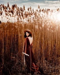 Vintage Velvet Wedding Dress, Fall Dress Photoshoot, Woodland Photoshoot, Photo Shoot Dress, Pregnancy Photo Shoot, Gown Pictures, Boho Maternity, Fall Mood, Pregnancy Photo