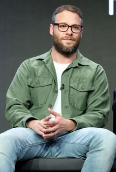 Seth Rogan Outfits, Short Crewcut Men, Seth Rogen Outfits, Seth Rogan Style, Mens Overshirt Outfit, Chubby Men Outfits, Big Men Outfits, Overshirt Men Outfit