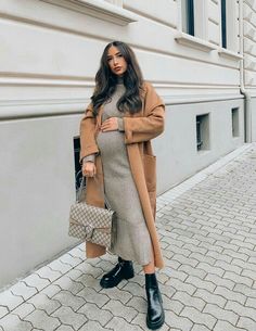 Nyc Maternity Style, Office Maternity Outfits, Pregnant Fall Outfits, Cool Maternity Outfits, Maternity Style Winter, Maternity Fits