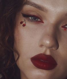 Maquillage On Fleek, Mekap Mata, Bb Glow, Red Eye Makeup, Smink Inspiration, Red Makeup, Dope Makeup, Edgy Makeup