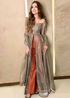 Hussain Rehar, Trendy Outfits Indian, Velvet Dress Designs, Stylish Short Dresses, Desi Fashion Casual, Pakistani Fancy Dresses, Pakistani Dresses Casual, Pakistani Fashion Party Wear, Beautiful Pakistani Dresses