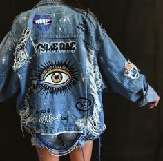 image découverte par quelqu'un. Découvrez (et enregistrez !) vos images et vidéos sur We Heart It Painted Fashion, Diy Denim Jacket, Denim Jacket Patches, Painted Denim Jacket, Painted Jacket, Denim Art, Diy Jacket, Diy Denim, Diy Vetement