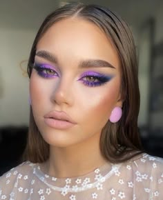 Lavender Makeup Looks, Makeup Looks Creative, Eyeshadow Smokey, Lavender Makeup, Ideas Maquillaje, Makeup Ojos, Purple Eye Makeup, Summer Makeup Looks, Purple Makeup