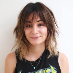 Medium Shag with Blonde Ombre Medium Shaggy Haircuts, Corte Shag, Shaggy Bob Haircut, Haircut For Square Face, Square Face Hairstyles, Shaggy Haircuts, Wispy Bangs, Work Hairstyles, Shag Haircut