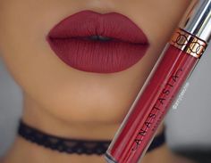 Currant Liquid Lipstick  @annybeeutee  #anastasiabeverlyhills #abhcurrant Anastasia Beverly Hills Liquid Lipstick, Lipstick Designs, Bold Lipstick, Lipstick Kit, Lipstick Art, Beauty Make-up, Lips Shades, Lipstick Swatches