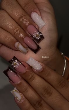 Fall Nail Sets Almond, Nail Inspo Square With Charms, Small Square Christmas Nails, Short Thanks Giving Nails, December 2024 Nail Ideas, 70s Nails Retro Square, Short Acrylic Nails Extra, Nails Ideas For November, Cute Fall Thanksgiving Nails