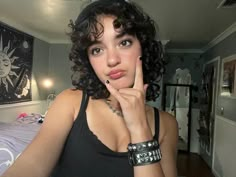 Hair Inspiration Short, Black Curly Hair, Foto Ideas Instagram, Short Hair Styles Easy, Poses For Photos, Dream Hair, Maquillaje De Ojos, First Day, New Hair