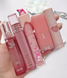 #beauty #kbeauty #koreanmakeup #makeup #pink #lipgloss #lipbalm Ligth Pink, Girly Core, Koleksi Makeup, Penyimpanan Makeup, Alat Makeup, Makeup Accesories, Eyeliner Makeup, Lip Glosses