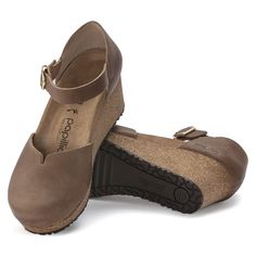 Medium Wedges Shoes, Professional Sneakers, Pu Heels, Leather Wedge Sandals, Sandals For Sale, Girls Sneakers, Leather Wedges, Sneaker Heels, Nubuck Leather