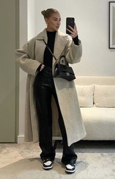 Vinter Mode Outfits, Mantel Outfit, Nyc Winter Outfits, Nyc Outfits, Stile Hijab, New York Outfits, Mode Zara, Winter Fashion Outfits Casual