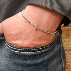 Cross  Chain Bracelet minimalist style Unisex & perfectly for everyday wear Available insilver  stainless steel  ► 3mm wide ► cross 20mm ► Lengths: 16cm" XS 18" S 20" M 21" L 22"XL 23"XXL Mens Cross Bracelet, Jewellery Chain, Chain Bracelet Silver, Chain For Men, Bracelet Minimalist, Bracelet Mens, Mens Crosses, Cross Chain, Silver Chain Bracelet