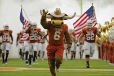 Mascots are bigger in Texas. | 54 Things That Are Definitely Bigger In Texas University Of Texas Football, Dallas Cowboys Wallpaper, Hook Em Horns, Texas Sports, Texas Football