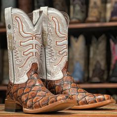 Tanner Mark Print Monster Fish Square Toe Boots $199.99 en varios colores con ENVIO GRATIS. Para comprar llama al 323-312-3317 o haz click en la foto.
#caballobronco #botasdepescado #pirarucu #botasvaqueras #botas #westernboots #cowboyboots #monsterfish #fishboots #monsterfishboots #botasdepescadocuadradas #botasdepescadopirarucu #botasdepescadocognac #botasdepescadorodeo #botascognac #botascuadradas #squaretoeboots #botasdepescadocuadradas #tannerboots #tannermarkboots #botastannermark Monster Fish, Cowboy Accessories, Monster Fishing, Boots Cognac, Roper Boots, Cowboy Outfits, Mens Cowboy, Mens Cowboy Boots