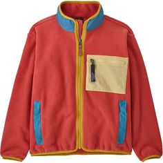 What makes cold weather better? In our opinion, a trusty everyday fleece. That's why we rely on the Synchilla Jacket to snuggle our little bagel when they're out at the park not feeding ducks. Athletic Aesthetic, Patagonia Outfit, Patagonia Kids, Patagonia Synchilla, Patagonia Fleece, Kids Fleece, Boys Sweatshirts, Contrast Collar, Boys Hoodies