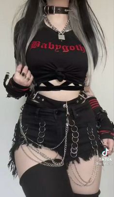 Goth Chains Aesthetic, Punk Emo Outfits, Goticas Aesthetic Outfit, Emo Punk Outfits, Goth Girl Aesthetic, E Girl Style, Cute Edgy Outfits, Thigh High Tights, Gothic Mode