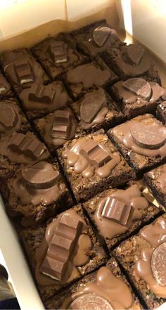 a box filled with lots of brownies covered in chocolate