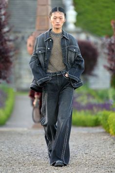 Denim Collection Runway, Denim Runway 2023, Denim On Denim Runway, Christian Dior Spring 2023 Ready-to-wear, Dior Fashion Show, Dior Autumn-winter 2023-2024 Show, Elle Fashion, Trendy Denim, Denim Trends